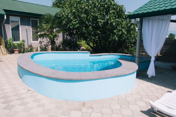 Comment sécuriser une piscine semi-enterrée ?