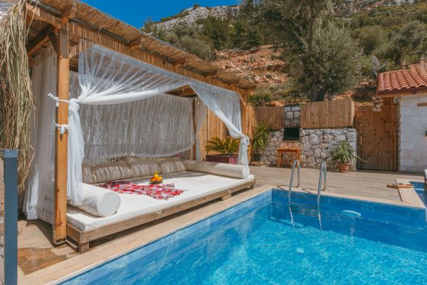 L'importance des matières dans la décoration de votre piscine