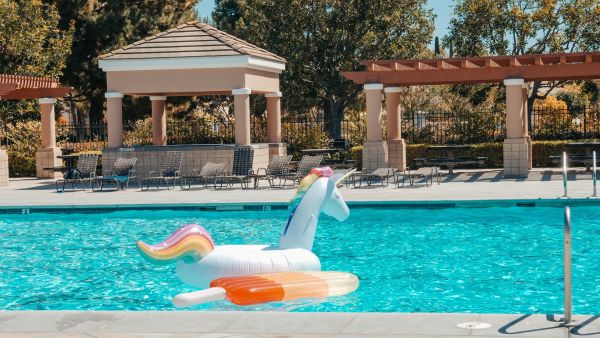 Top 10 des accessoires indispensables pour votre piscine