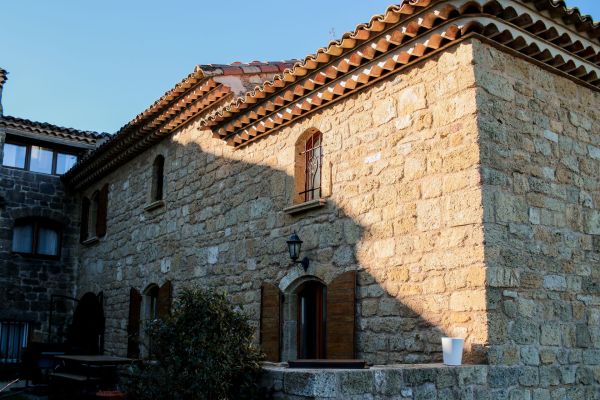 Vers une maison en pierre éco-responsable : matériaux et techniques